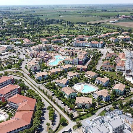 Altanea Apartments Con Piscina Caorle Bagian luar foto