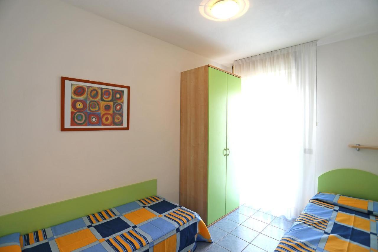 Altanea Apartments Con Piscina Caorle Bagian luar foto
