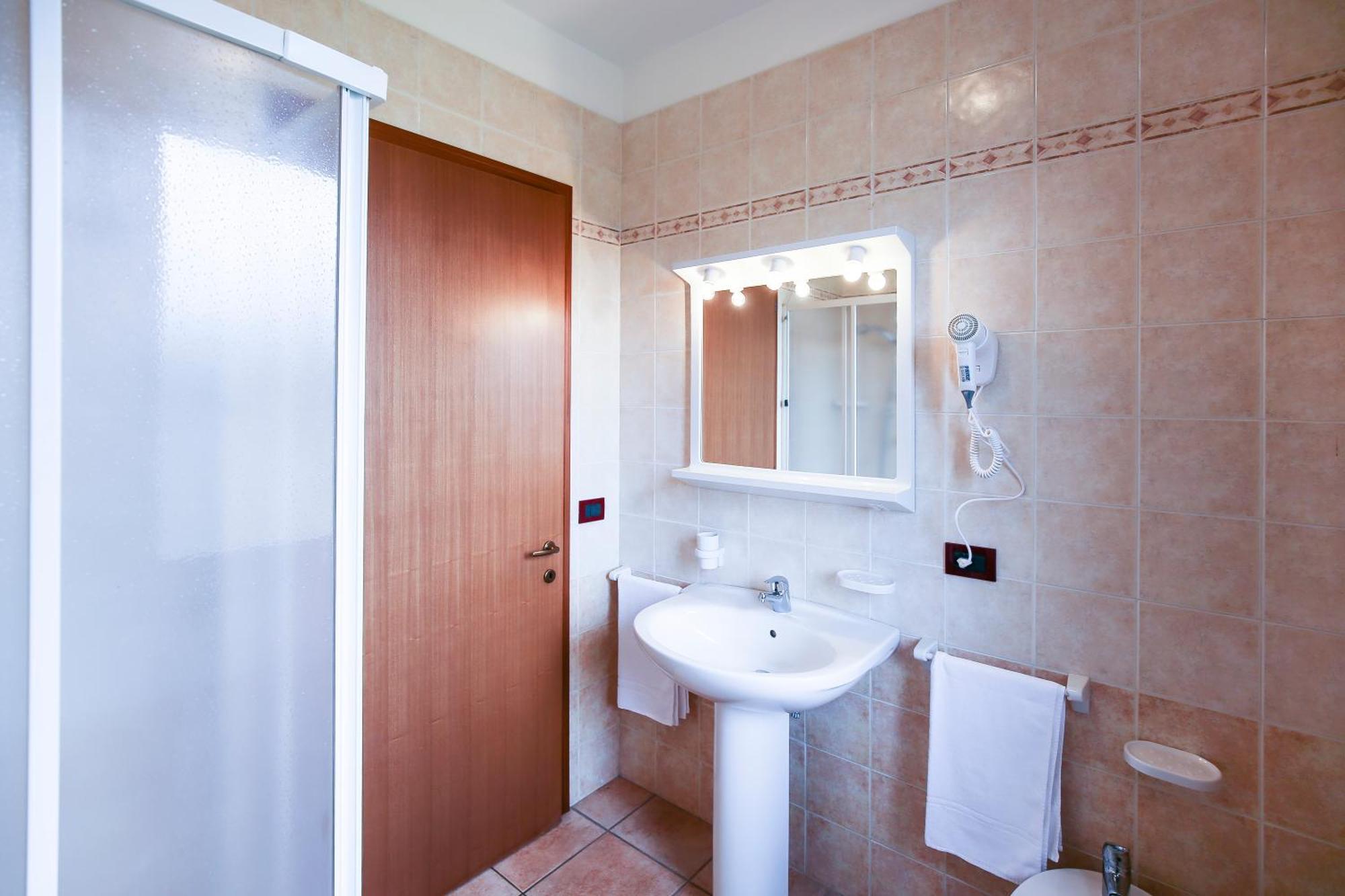 Altanea Apartments Con Piscina Caorle Bagian luar foto
